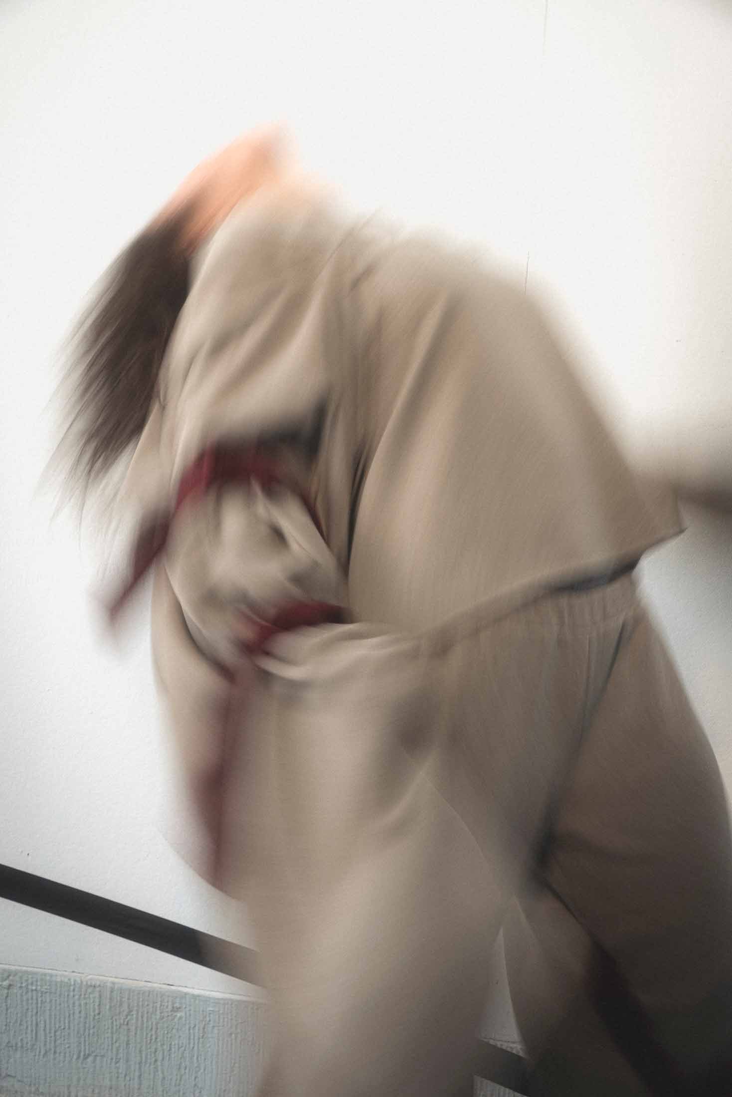 Aufnahme der Performance Raumkörper von Sarah Schurian